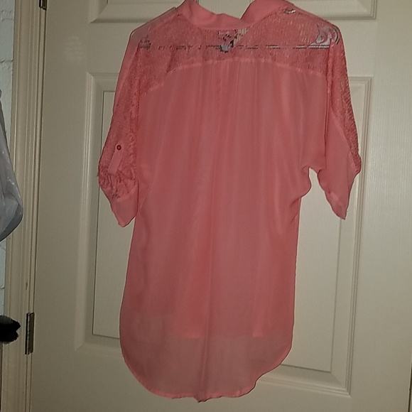 blouse - Picture 2 of 3